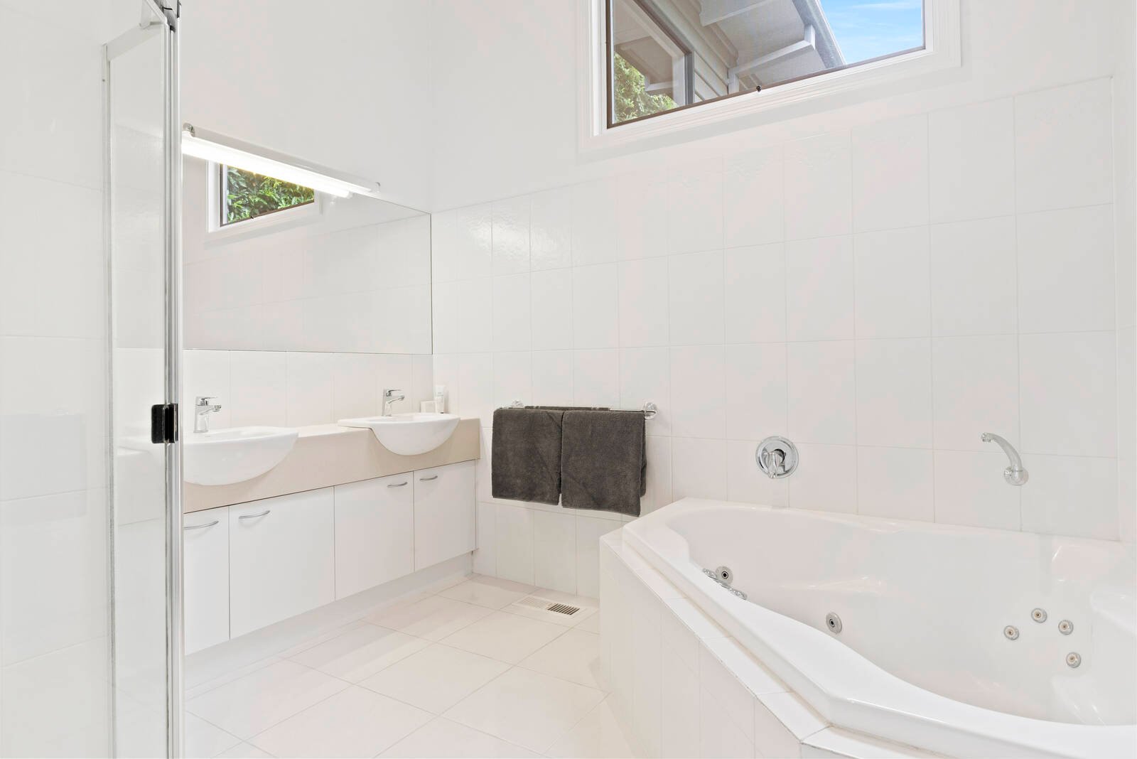 Property Gallery Thumbnail 10