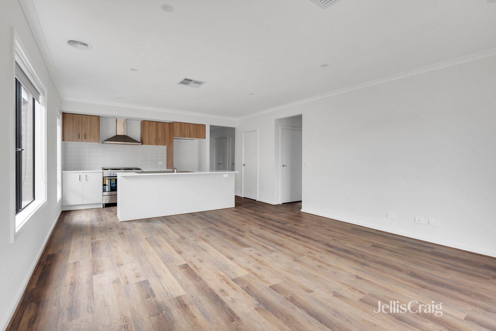 70 Winfred Drive, Mambourin image 8