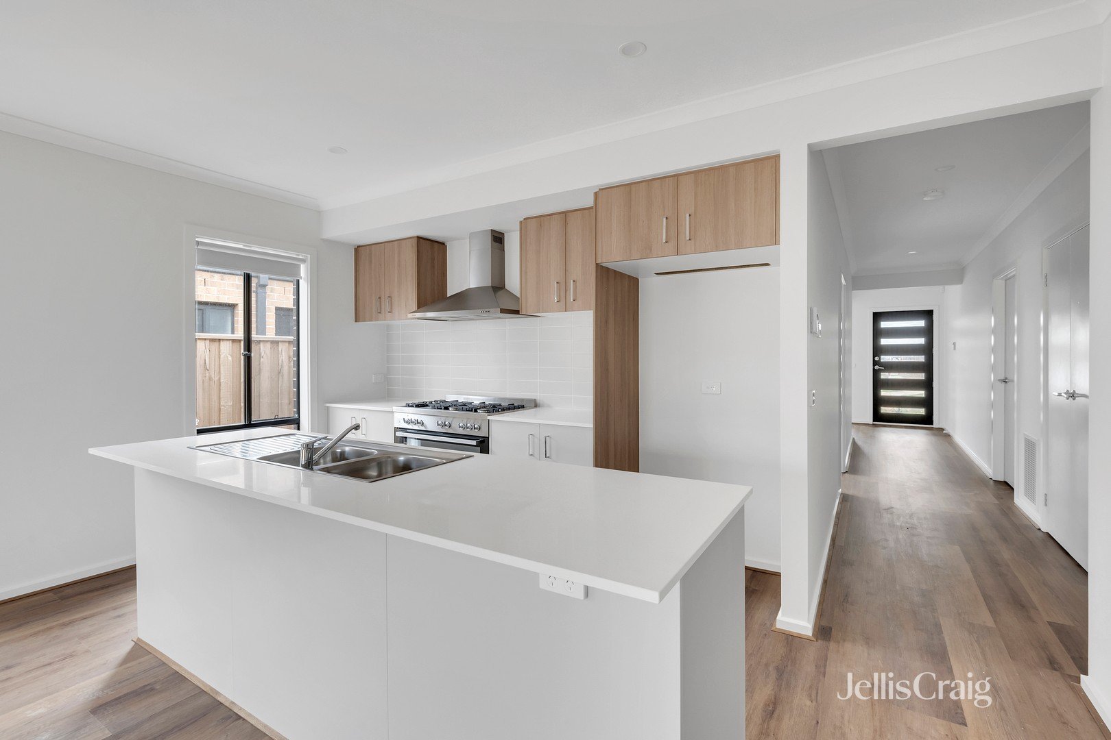 70 Winfred Drive, Mambourin image 5