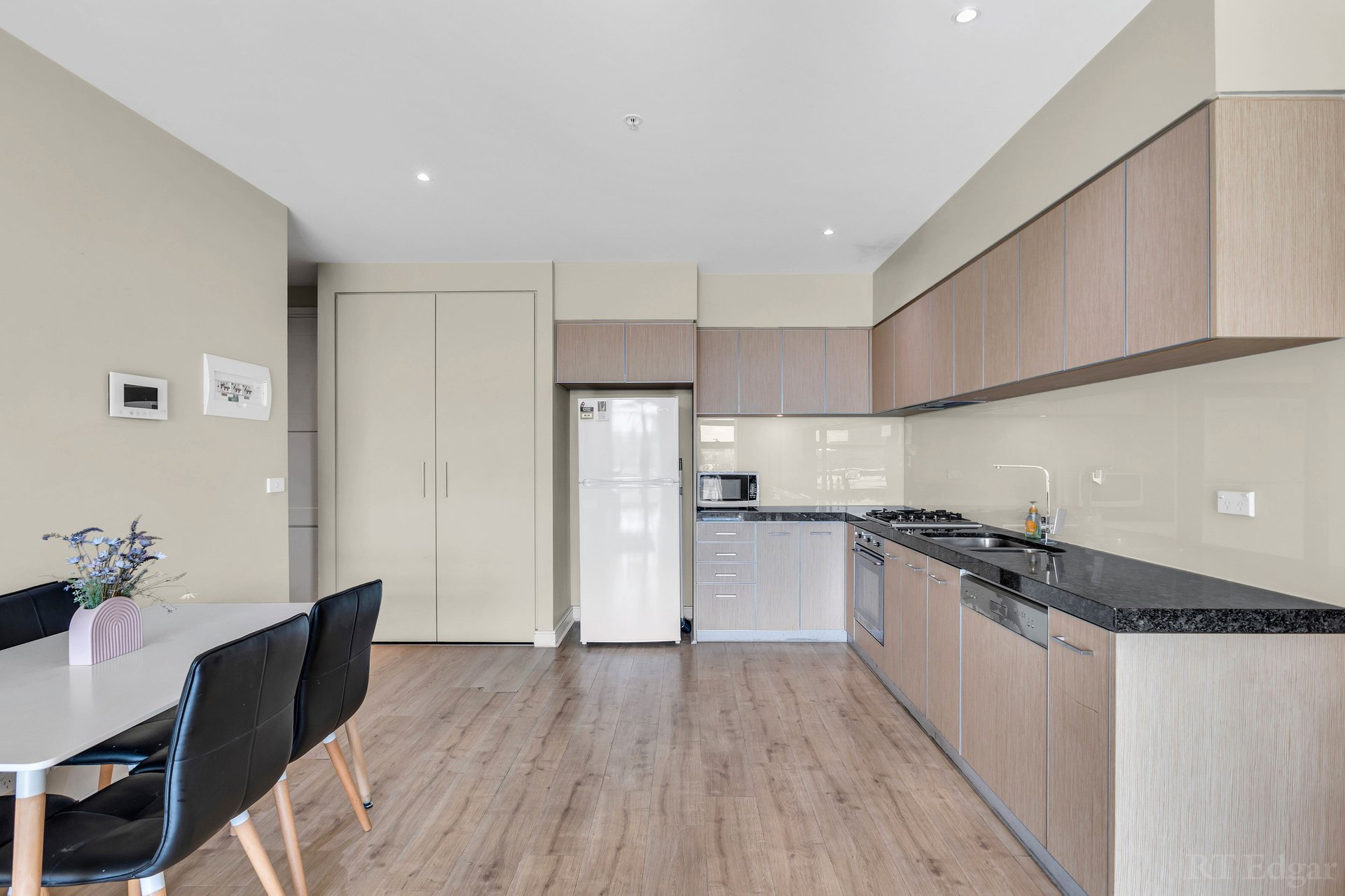 Property Gallery Thumbnail 3