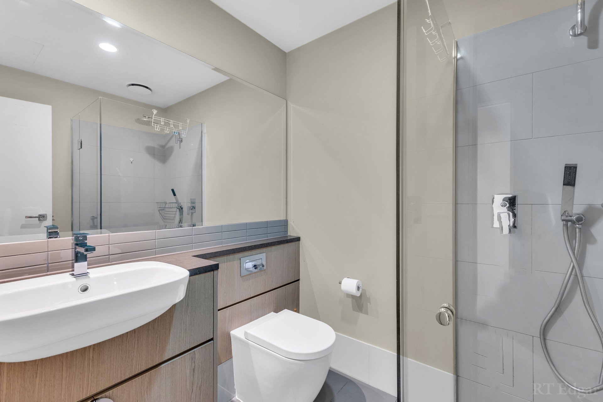 Property Gallery Thumbnail 9