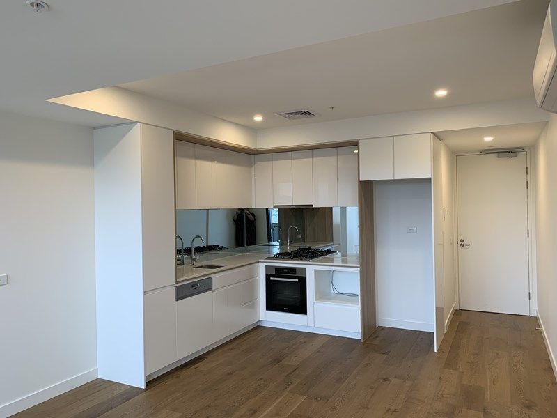 702/18 Malone Street, Geelong image 3