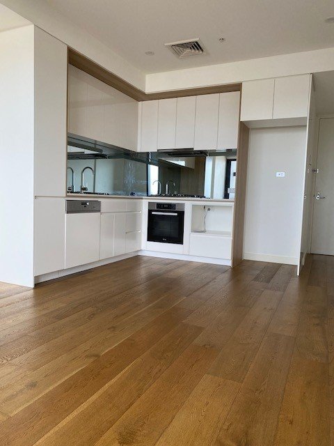 702/18 Malone Street, Geelong image 3