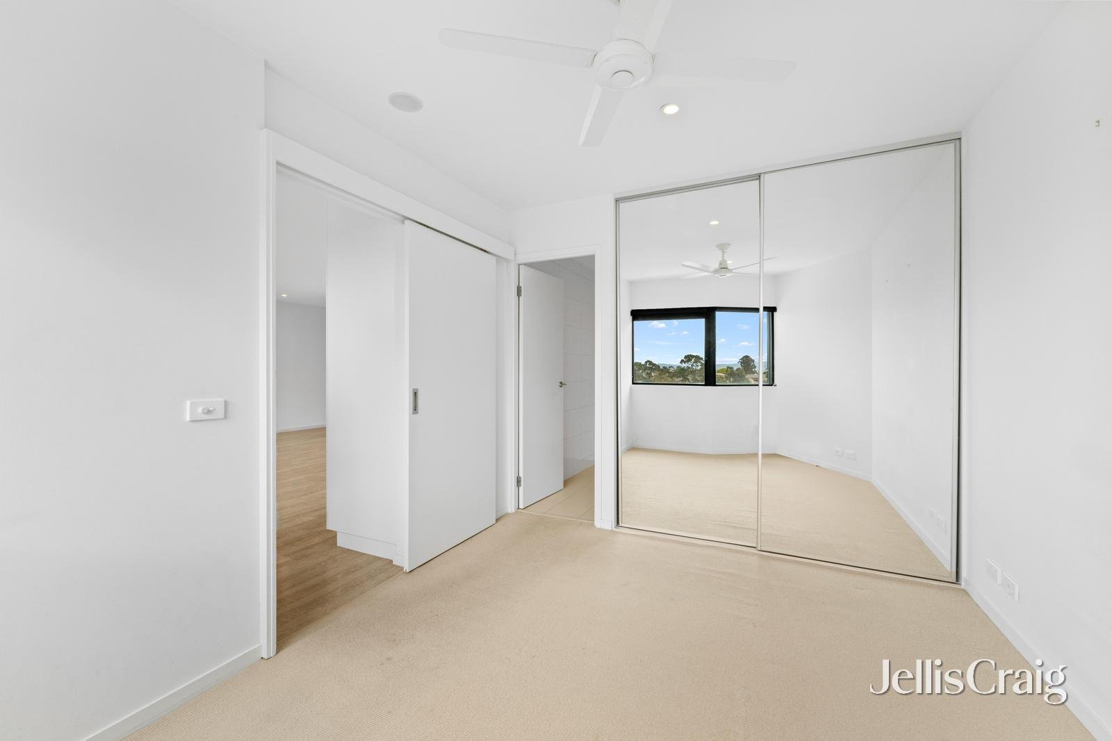 702/39 Kingsway, Glen Waverley image 6
