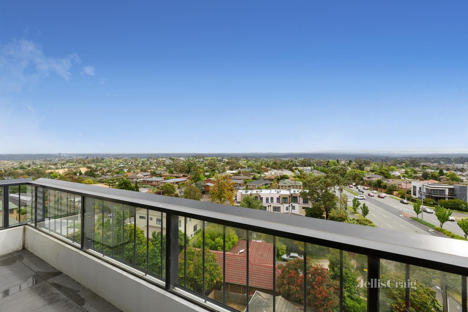 702/5 Sovereign Point Court, Doncaster image 5