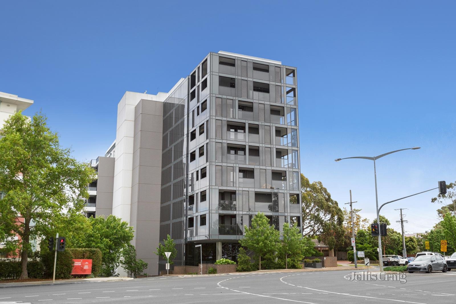 702/5 Sovereign Point Court, Doncaster image 6