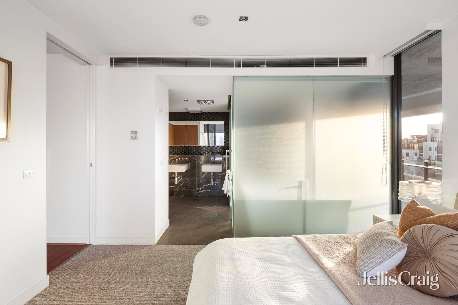 703/108 Bay Street, Port Melbourne image 9