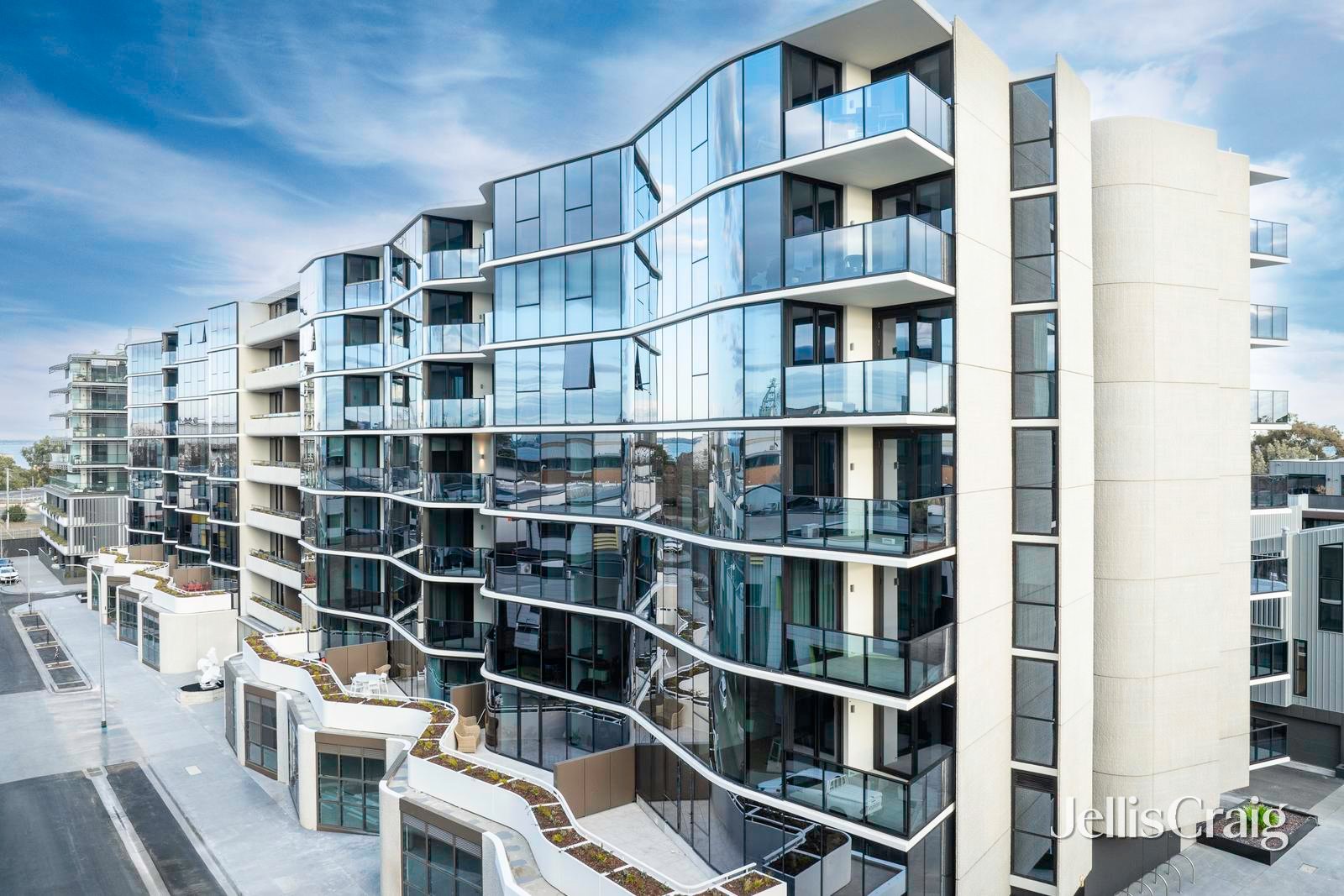 703/29 Waterline Place, Williamstown image 1