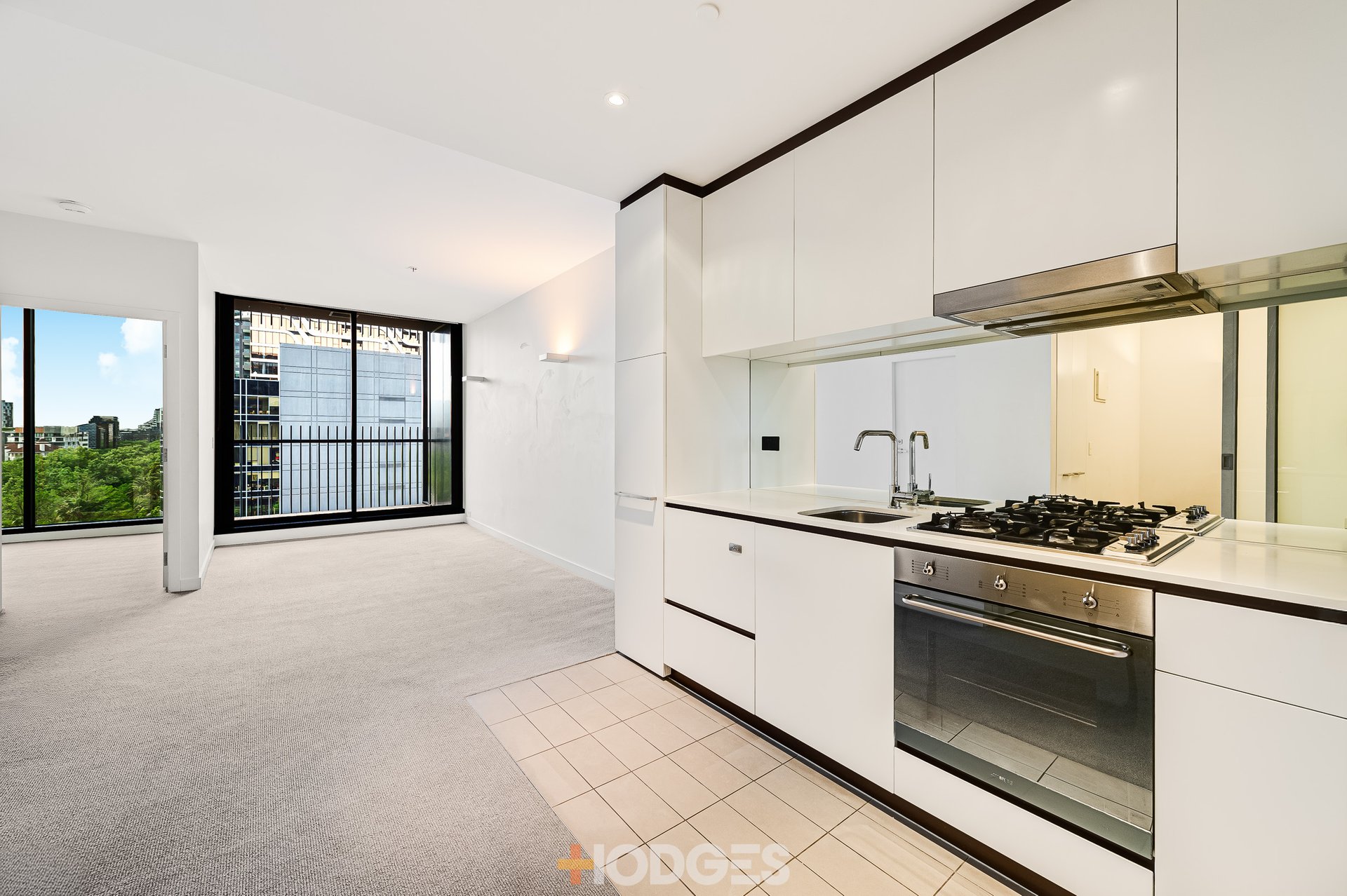 703 / 470 St Kilda Road MELBOURNE