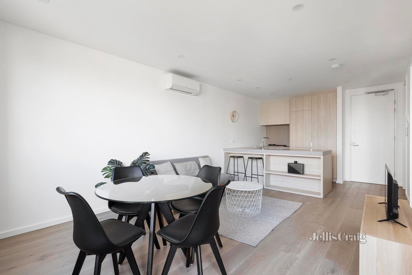 704/251 Johnston Street, Abbotsford image 2
