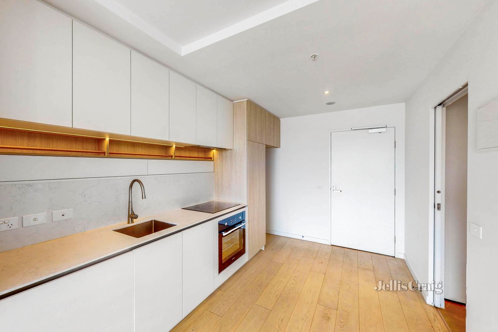 704/40 Hall Street, Moonee Ponds image 2