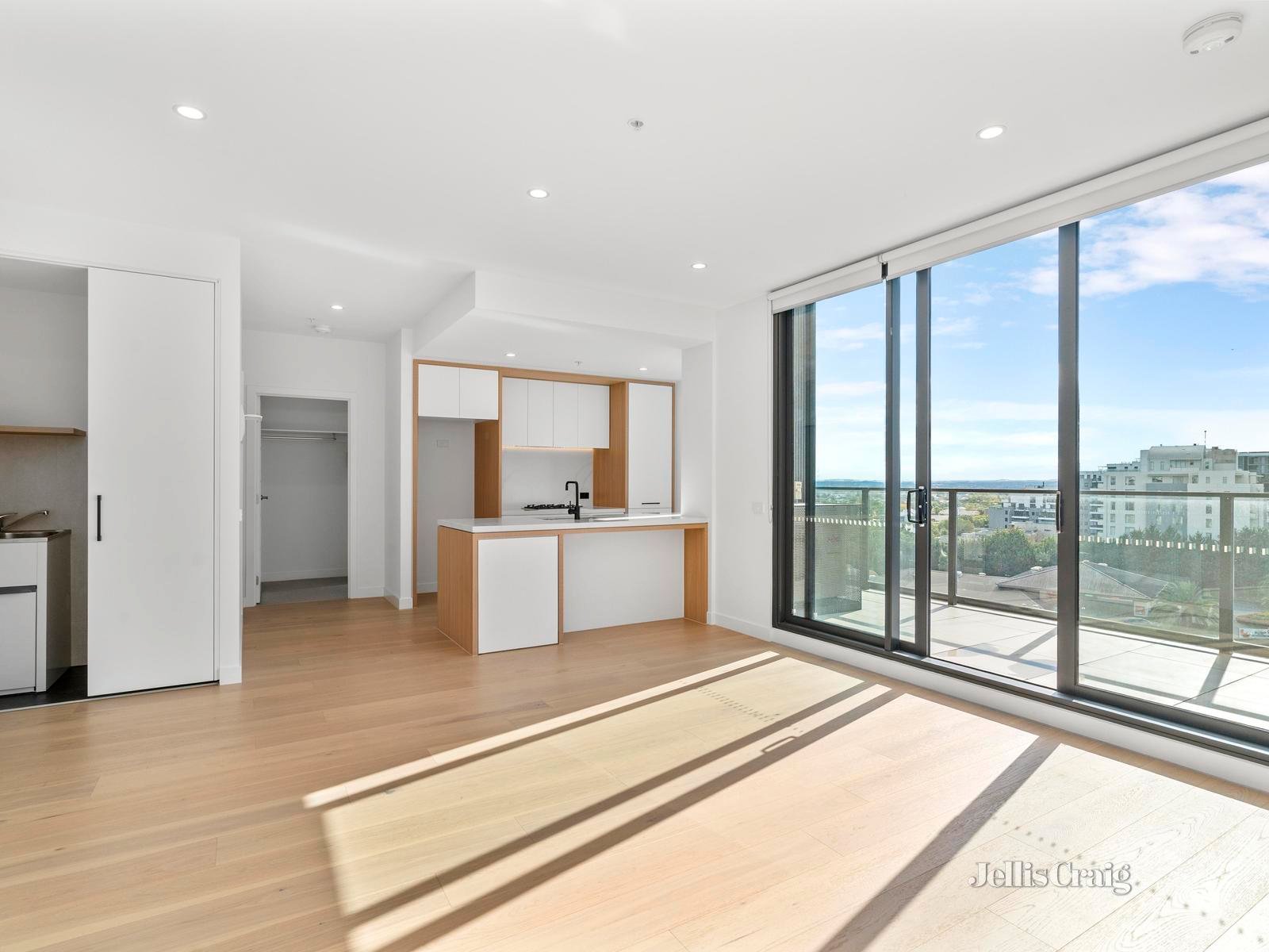 704/9 Williamsons Road, Doncaster image 3