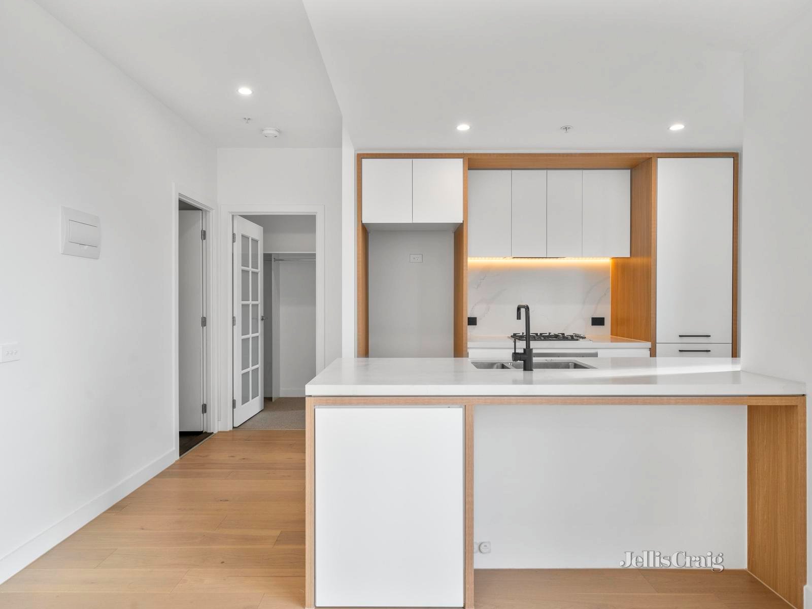 704/9 Williamsons Road, Doncaster image 4