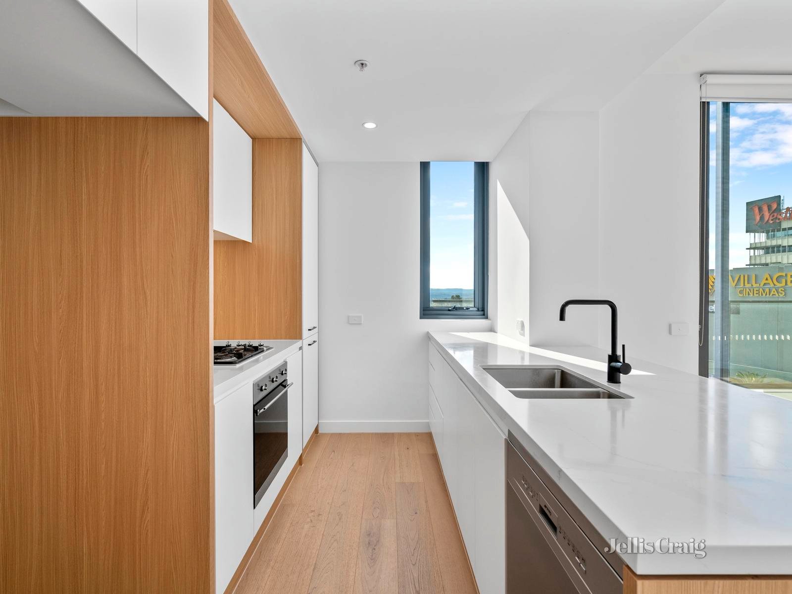 704/9 Williamsons Road, Doncaster image 5