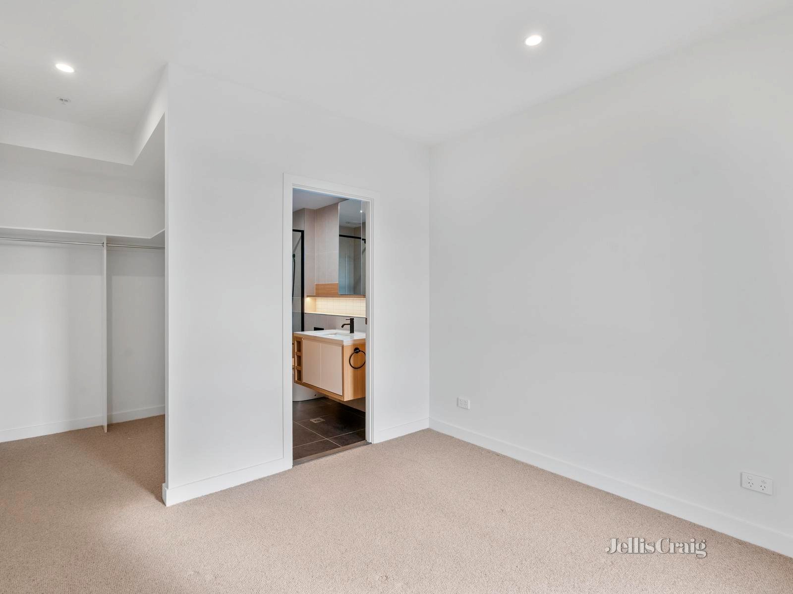 704/9 Williamsons Road, Doncaster image 6