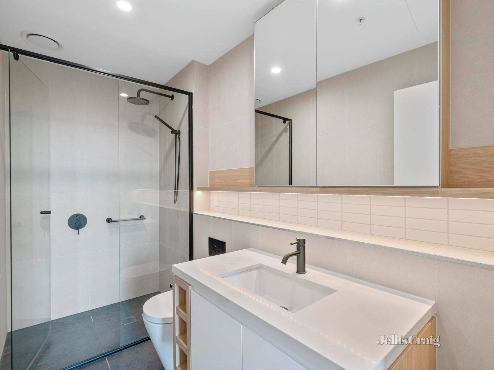 704/9 Williamsons Road, Doncaster image 9
