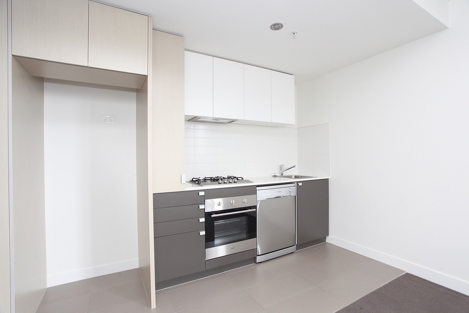 704B/1-19 Colombo Street, Mitcham image 3