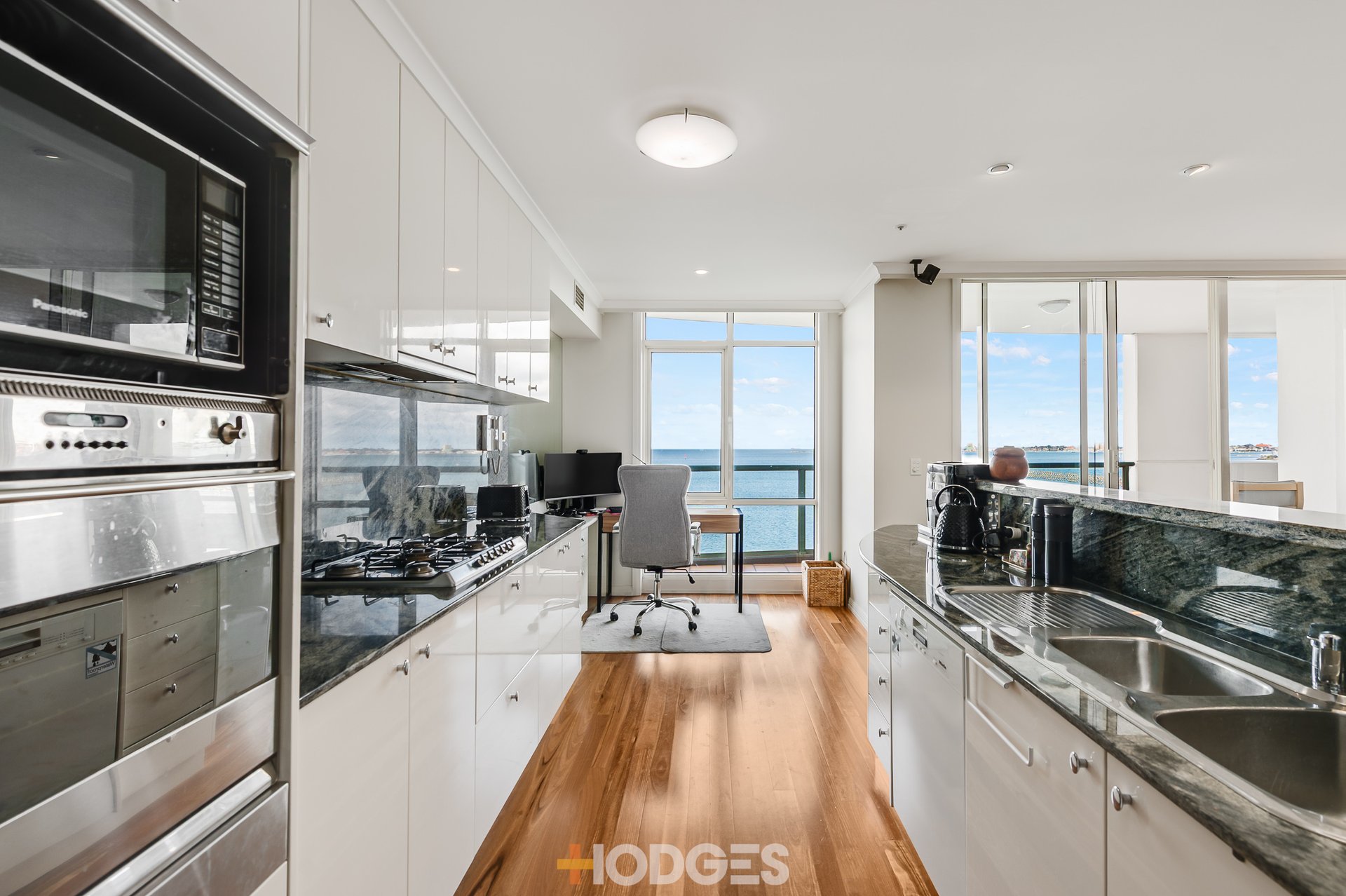 705 / 115 Beach Street Port Melbourne