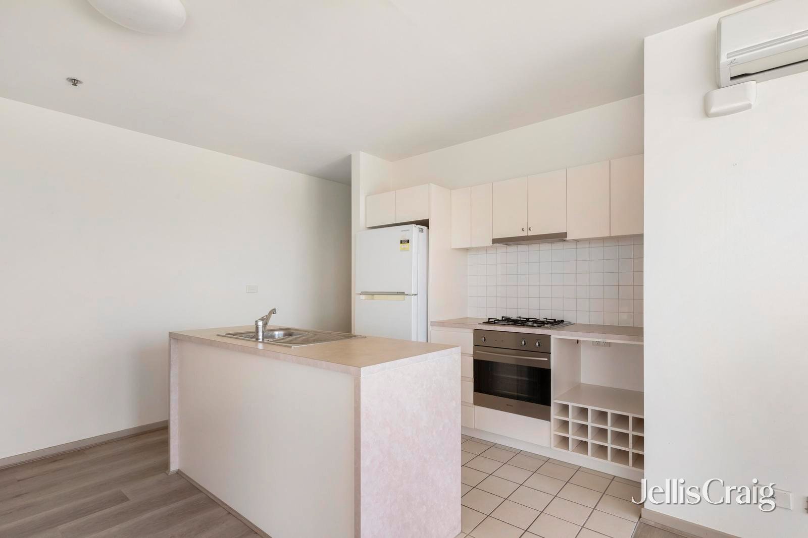 705/70 Speakmen Street, Kensington image 4