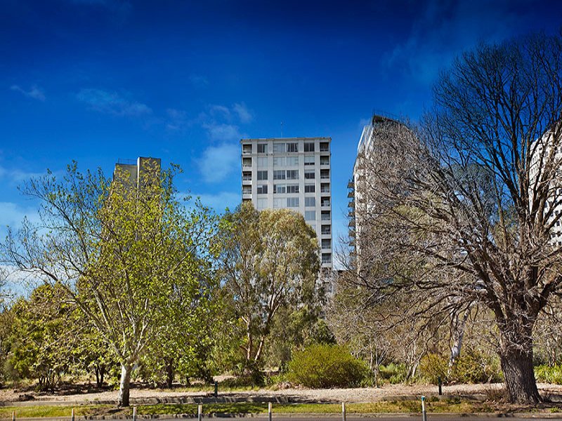 705/82 Queens Road, Melbourne image 1