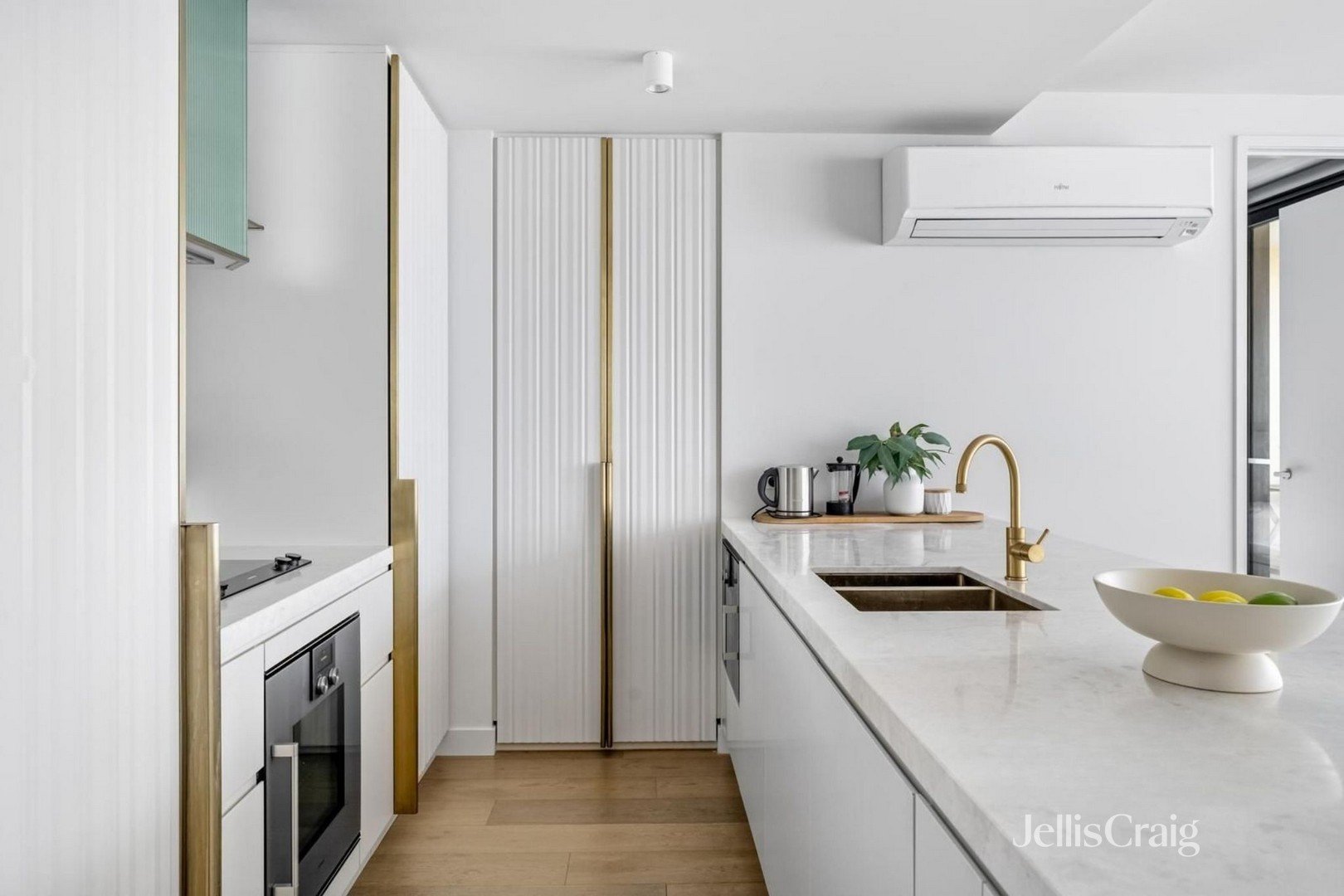 705/88 Cambridge Street, Collingwood image 2