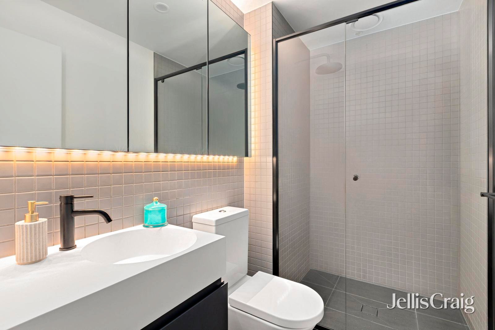 706/6 Joseph Road, Footscray image 7