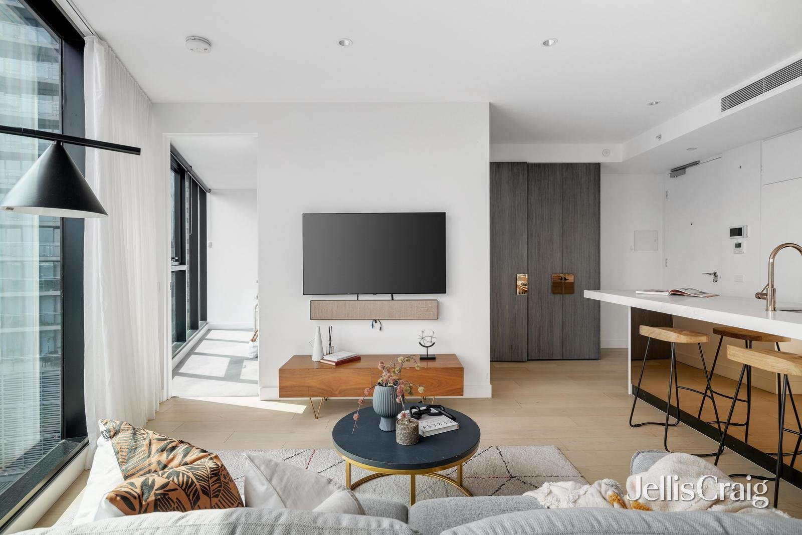 707/8 Bowen Crescent, Melbourne image 2