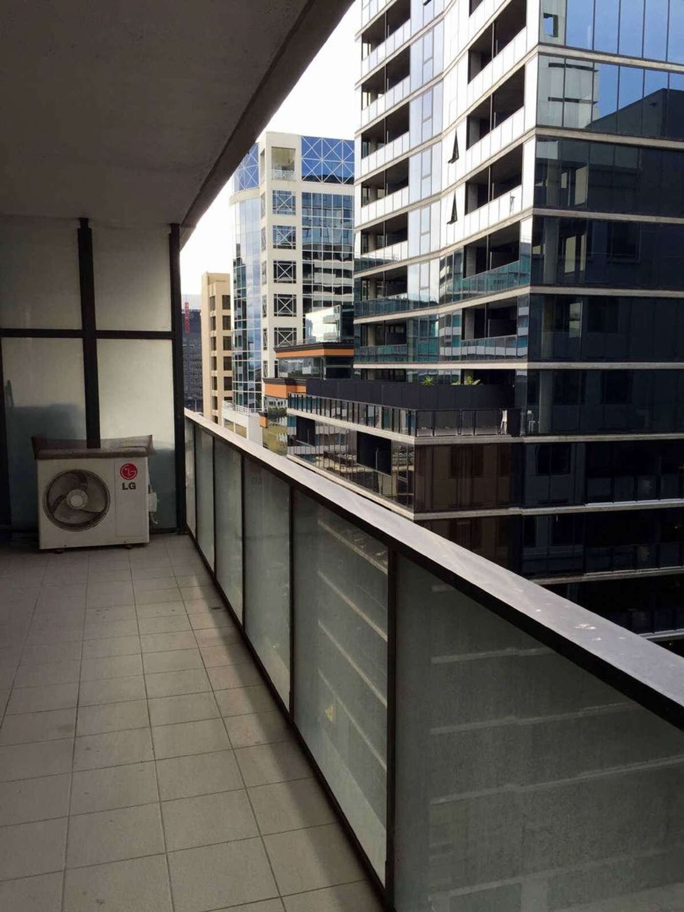 708/55 Queens Road, Melbourne image 8