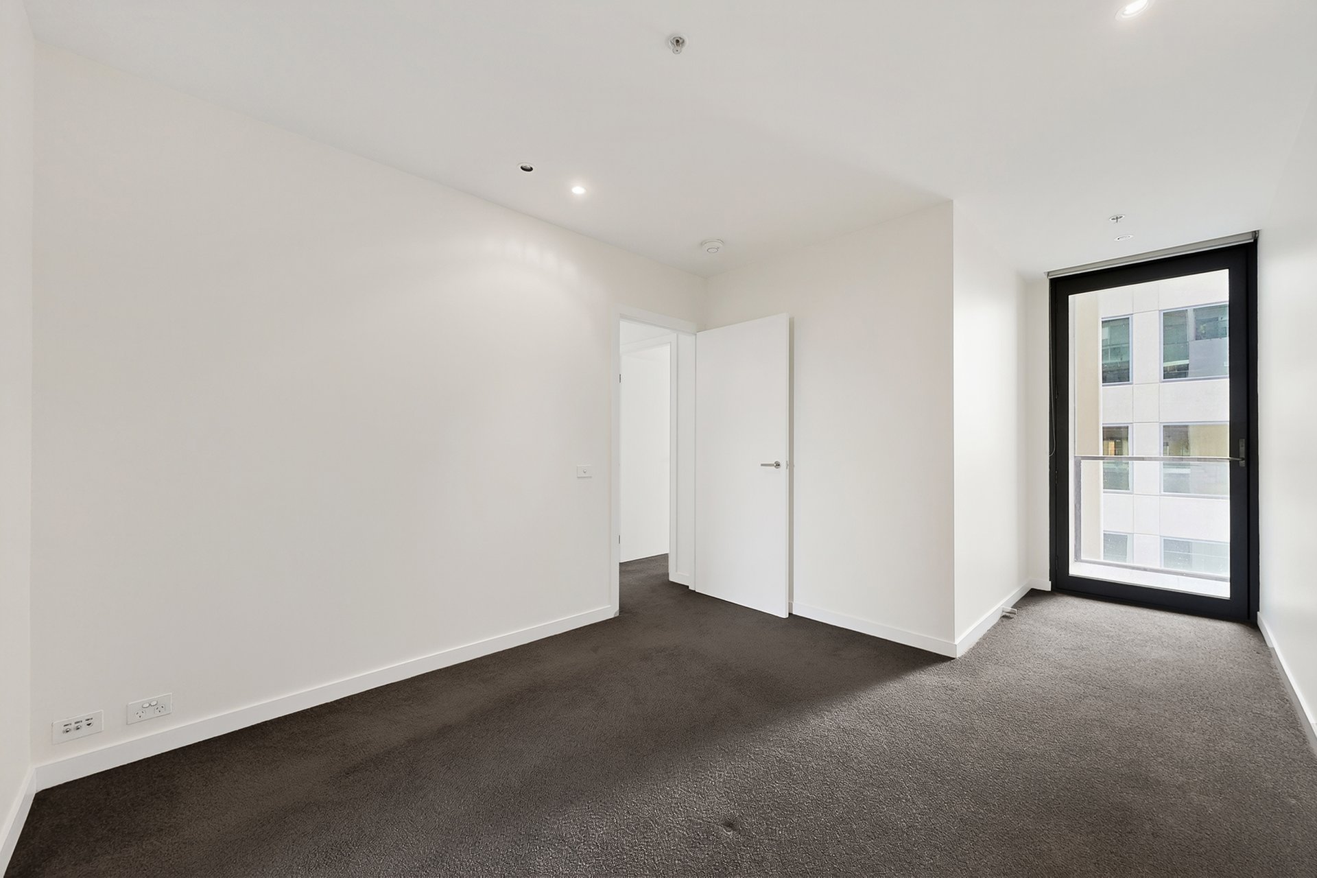 708/55 Queens Road, Melbourne image 12