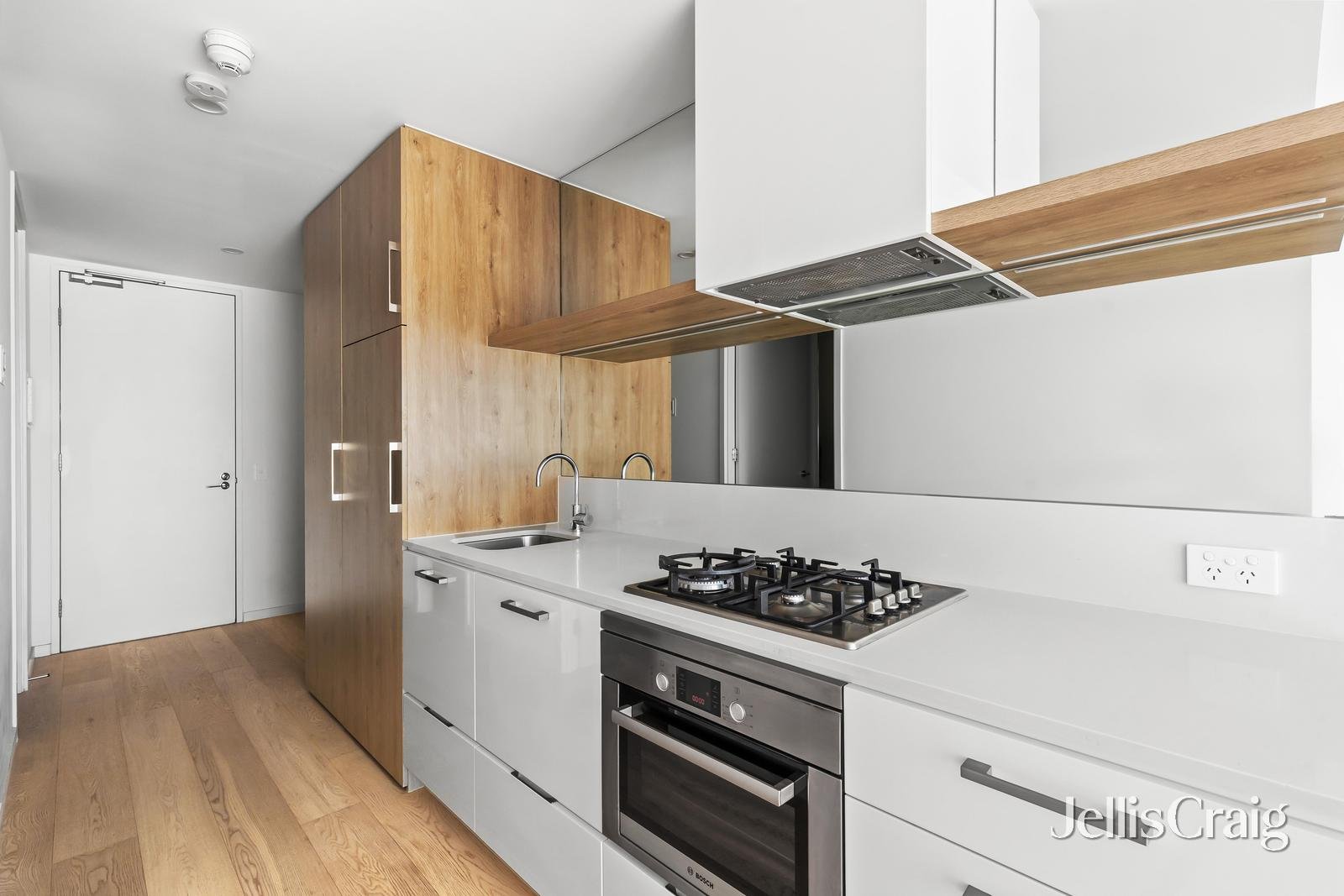 709/32 Lilydale Grove, Hawthorn&nbsp;East image 3
