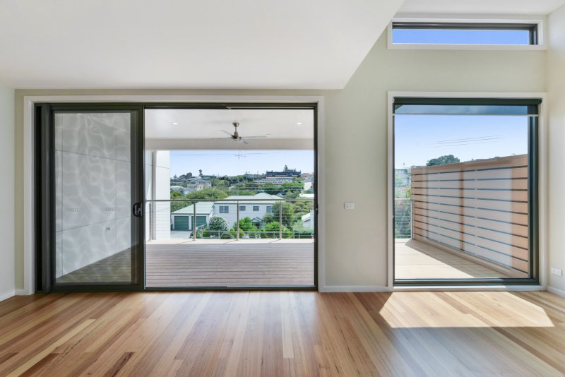 Property Gallery Thumbnail 3