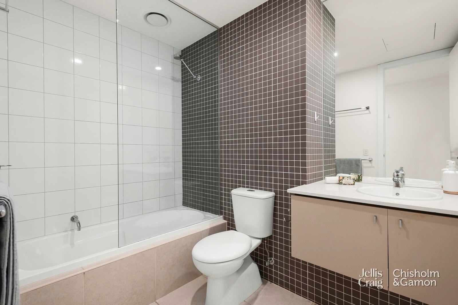 7/1-3 Carre Street, Elsternwick image 4