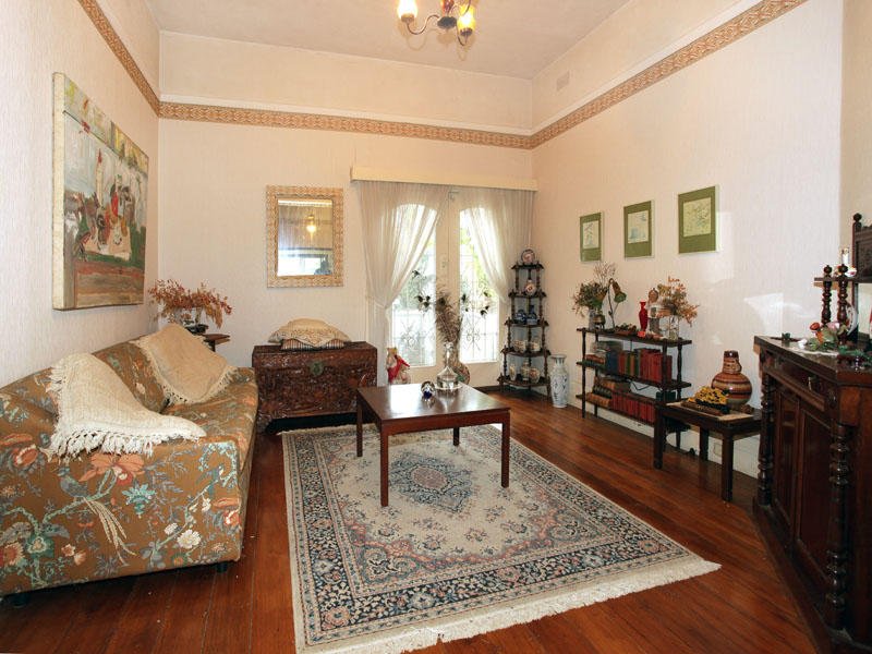 71 Dickens Street, Elwood image 3