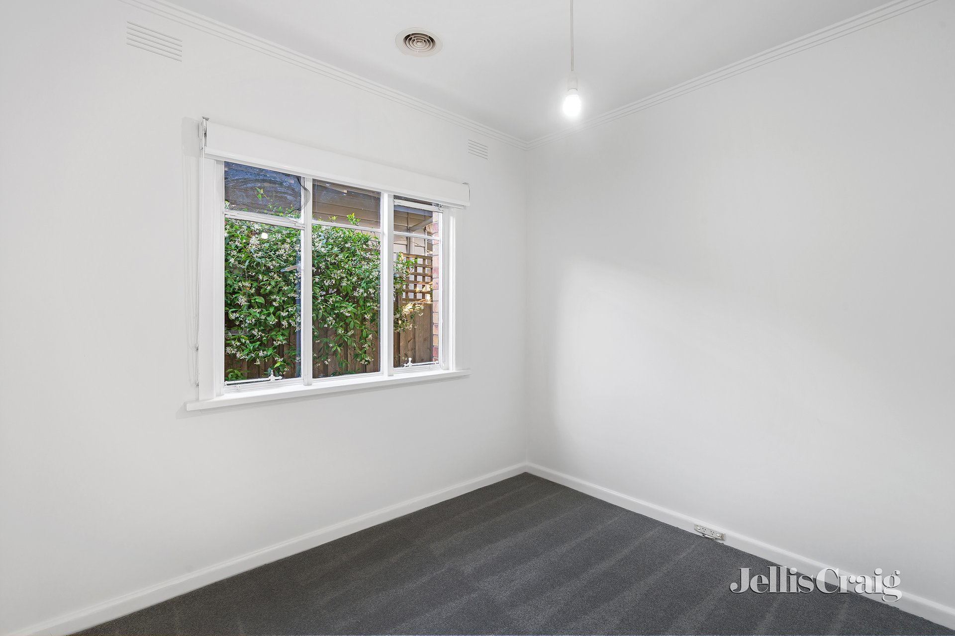 71 Invermay Grove, Rosanna image 9