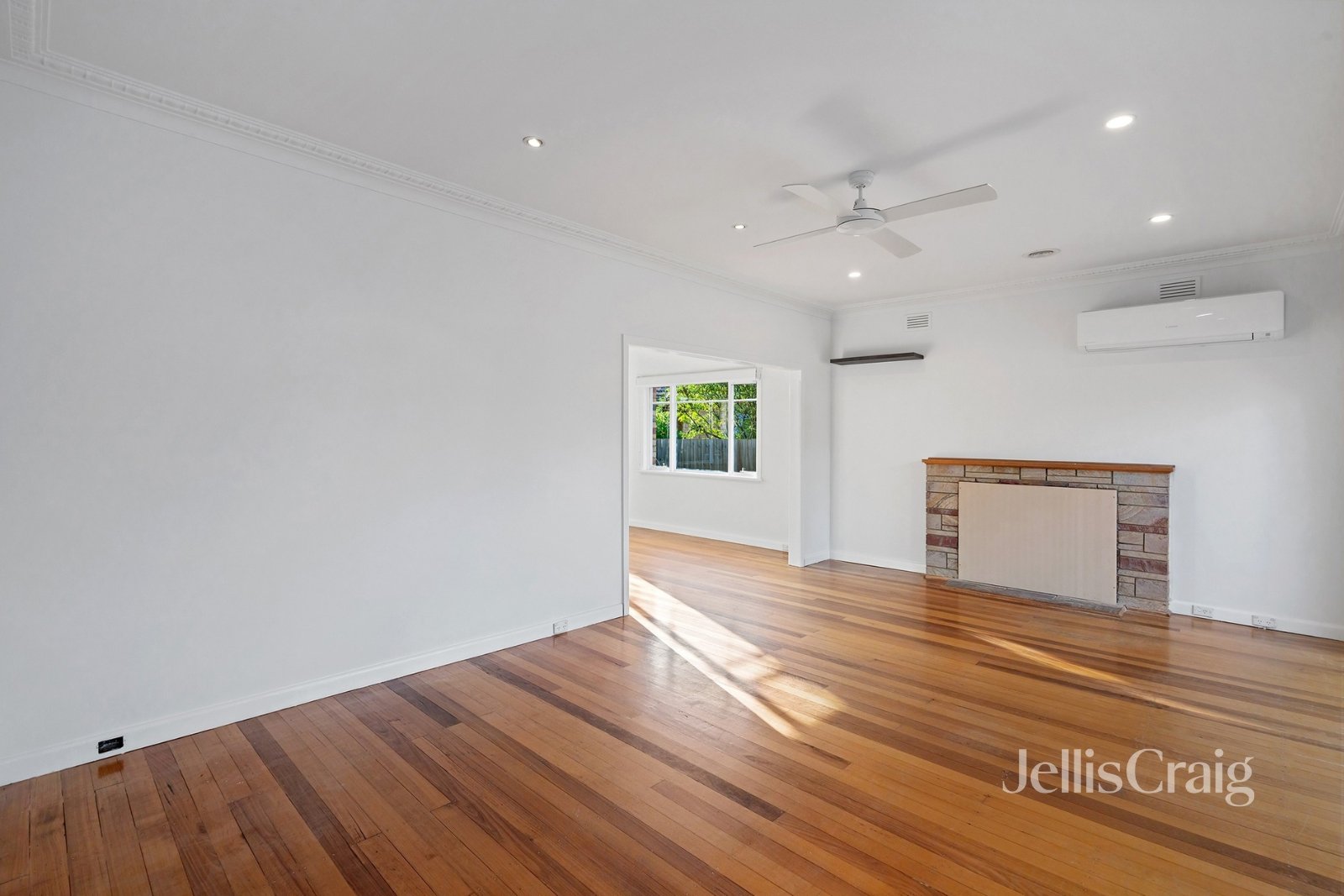 71 Invermay Grove, Rosanna image 4