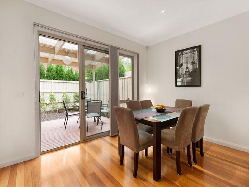 7/1 Nangnak Lane, Mont Albert image 3