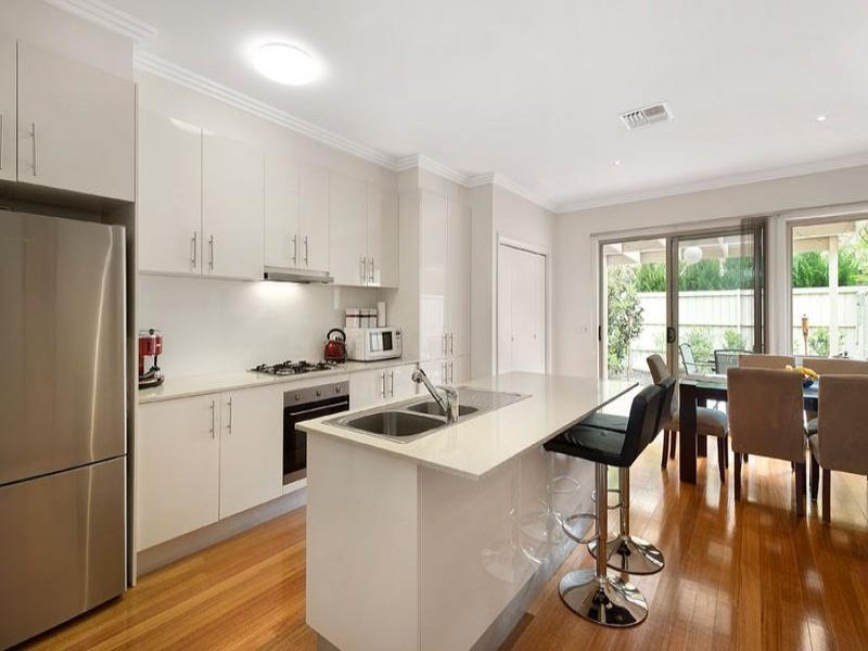 7/1 Nangnak Lane, Mont Albert image 4
