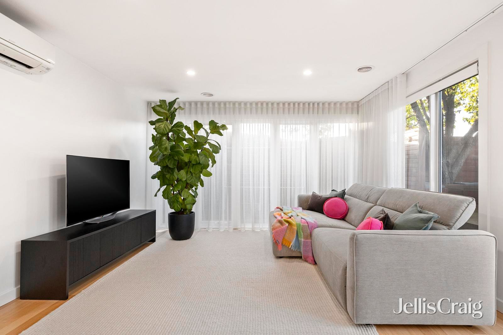 7/1 Nartanda Court, Doncaster East image 2