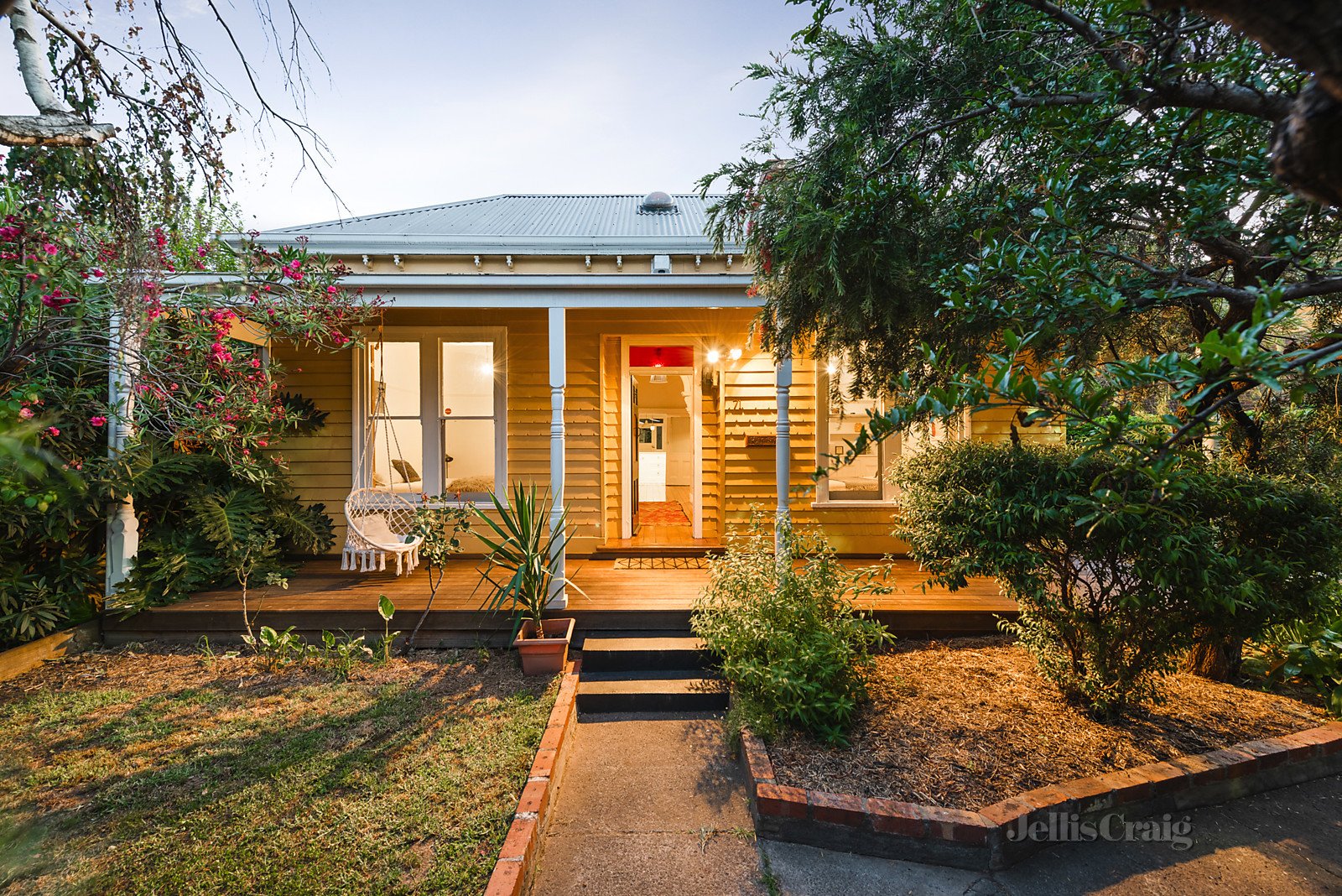 71 Normanby Avenue, Thornbury image 2