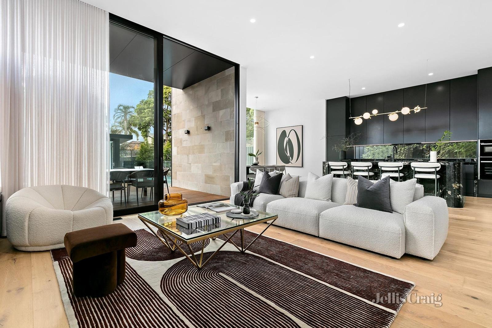 71 The Boulevard, Balwyn North image 4