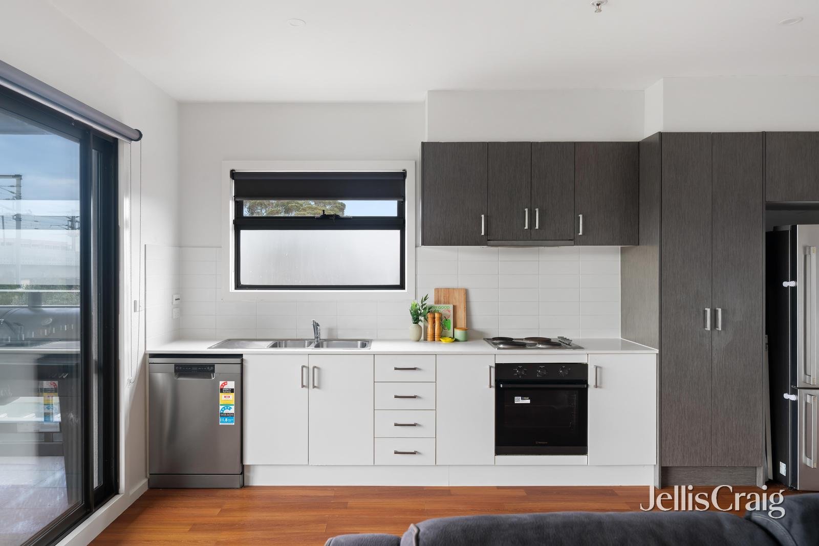7/10 Hudson Street, Coburg image 2