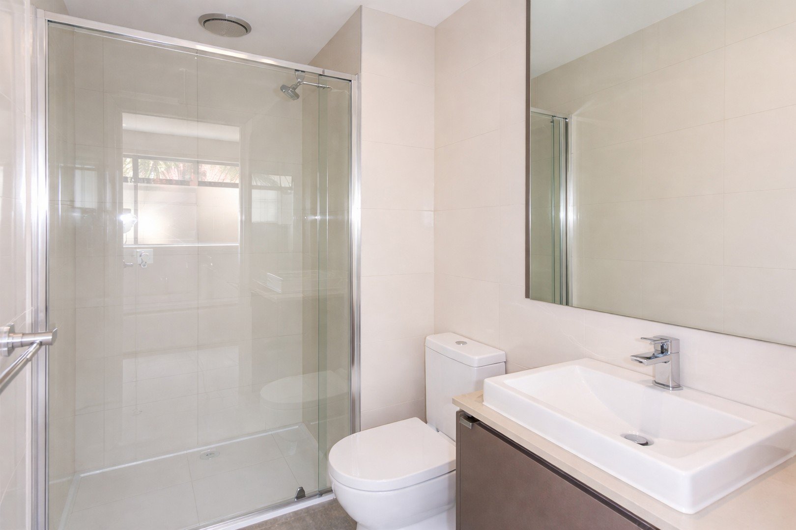 7/10 Warrigal Road, Parkdale image 8