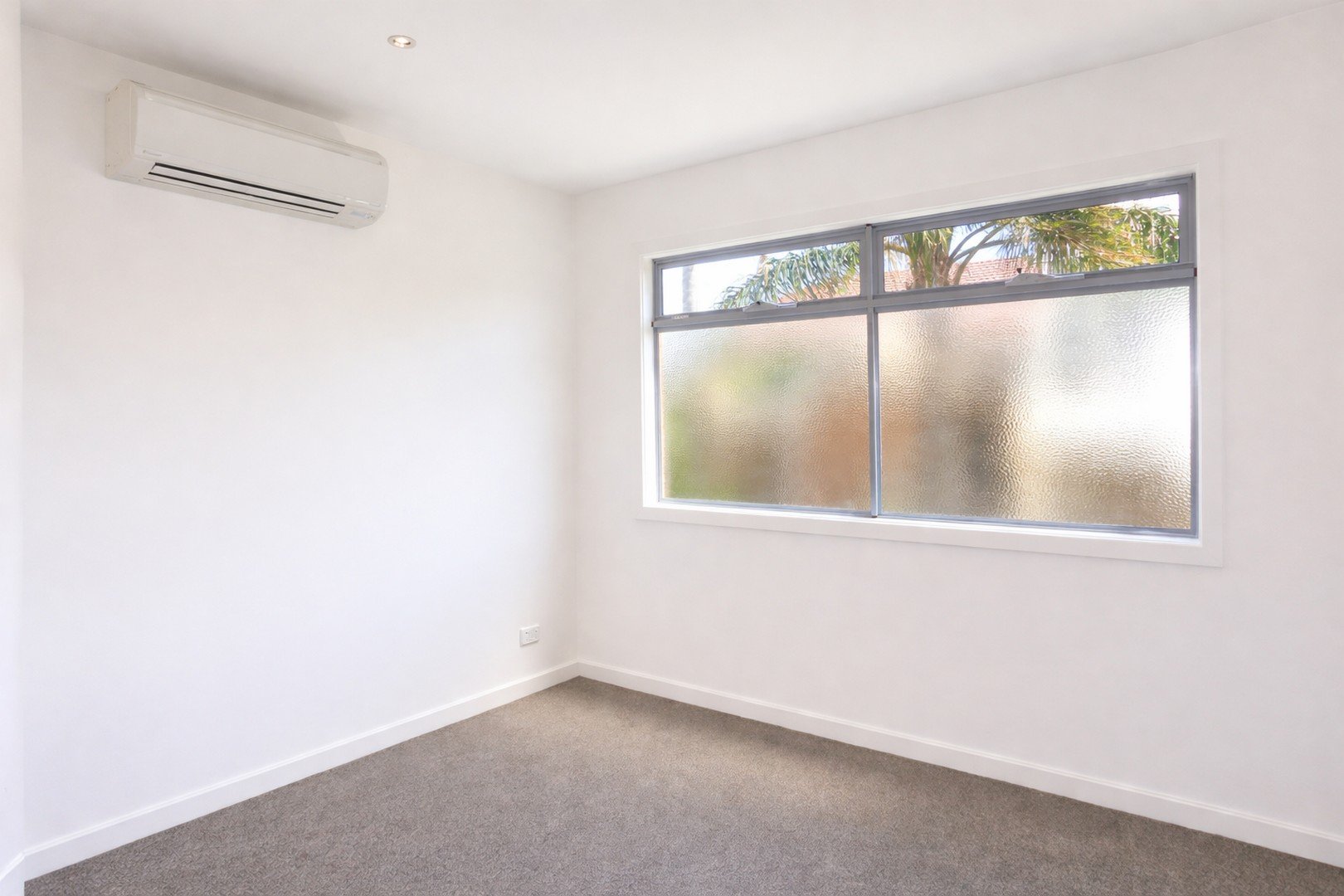 7/10 Warrigal Road, Parkdale image 4