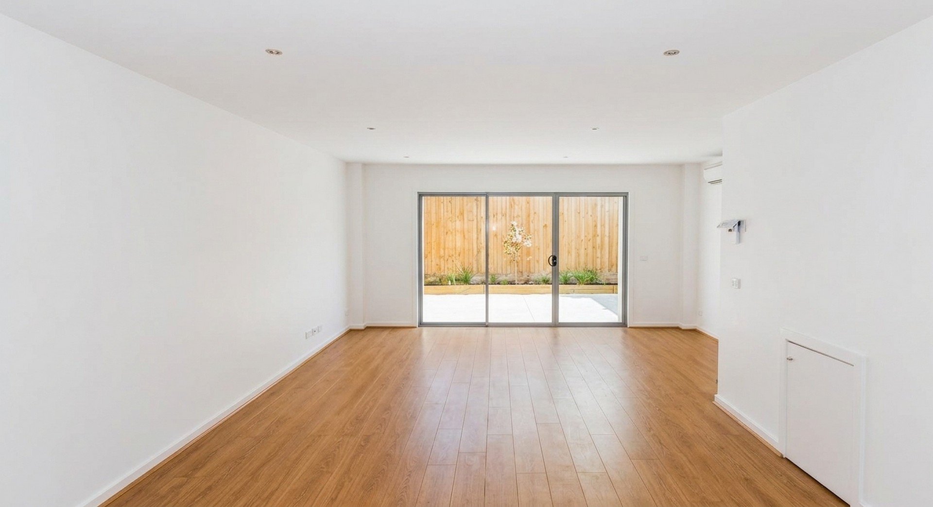 7/10 Warrigal Road, Parkdale image 2