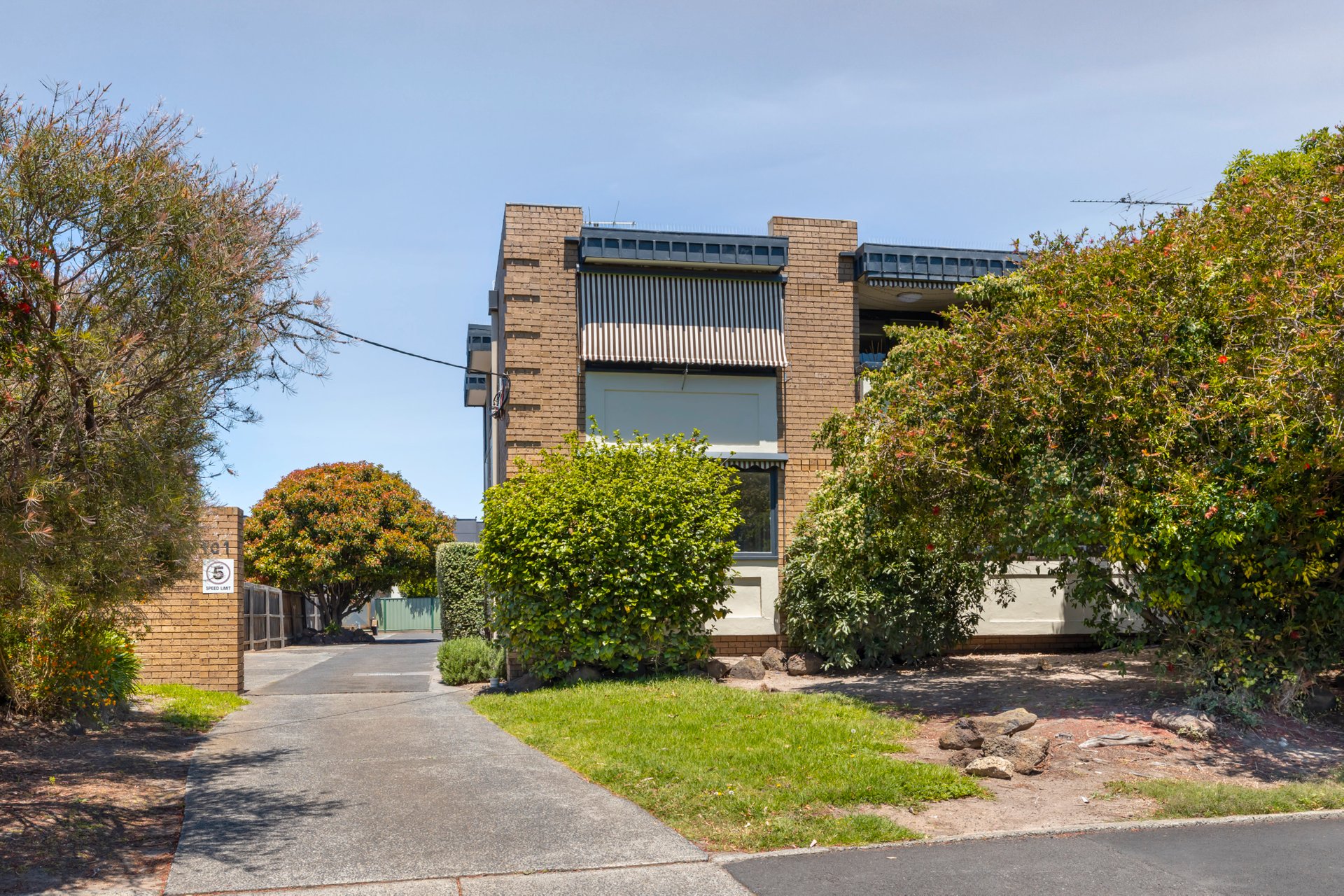 7/101 Glass Street, Essendon image 1