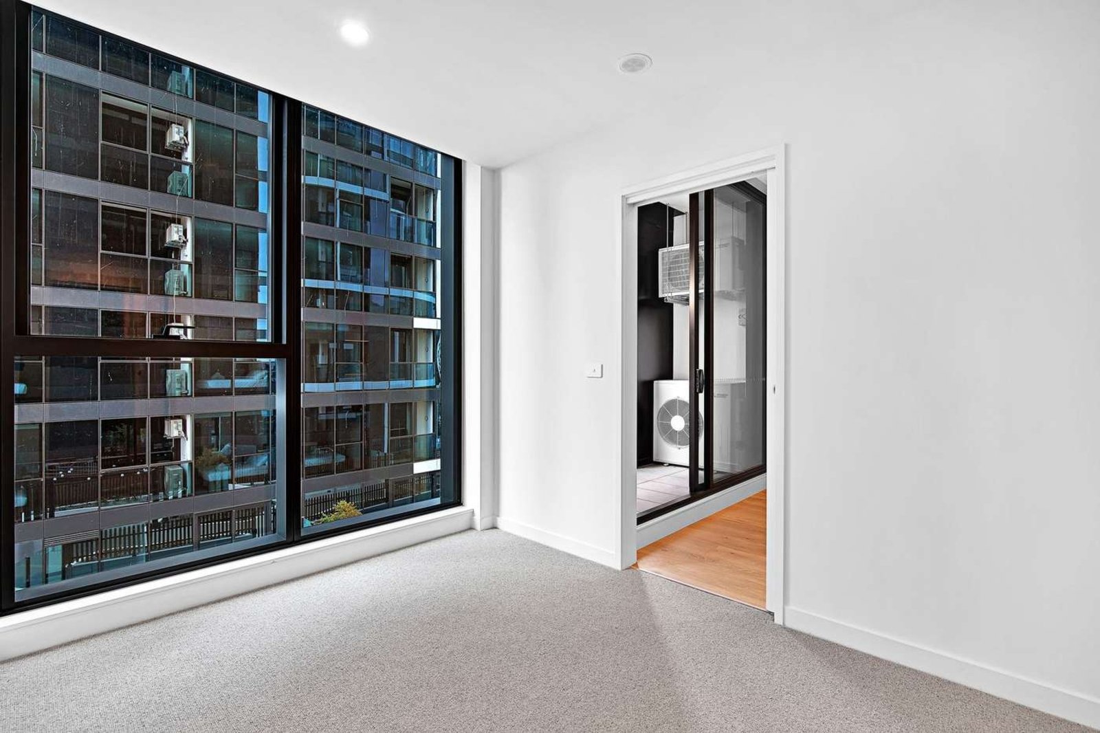 Property Gallery Thumbnail 3