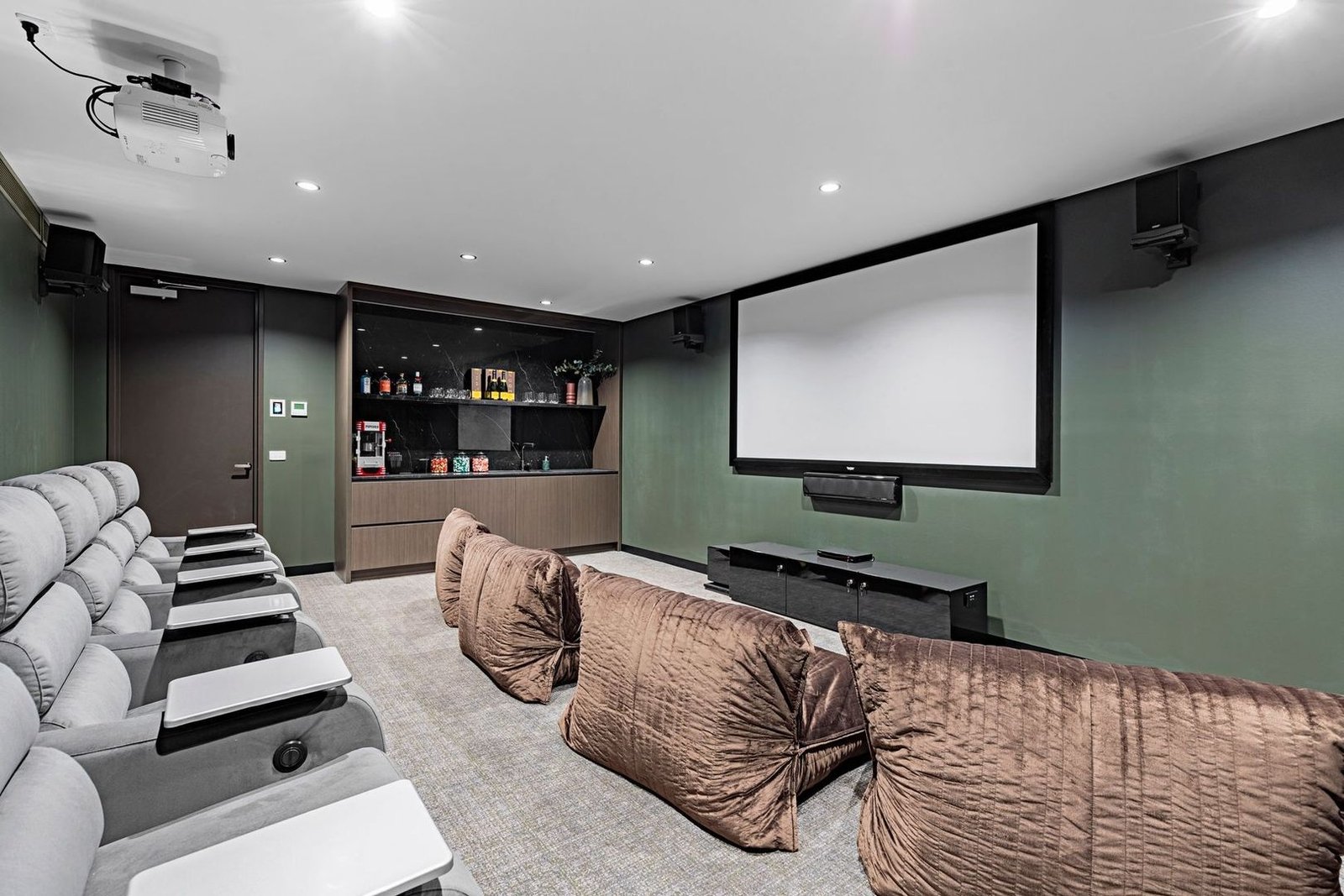 Property Gallery Thumbnail 8