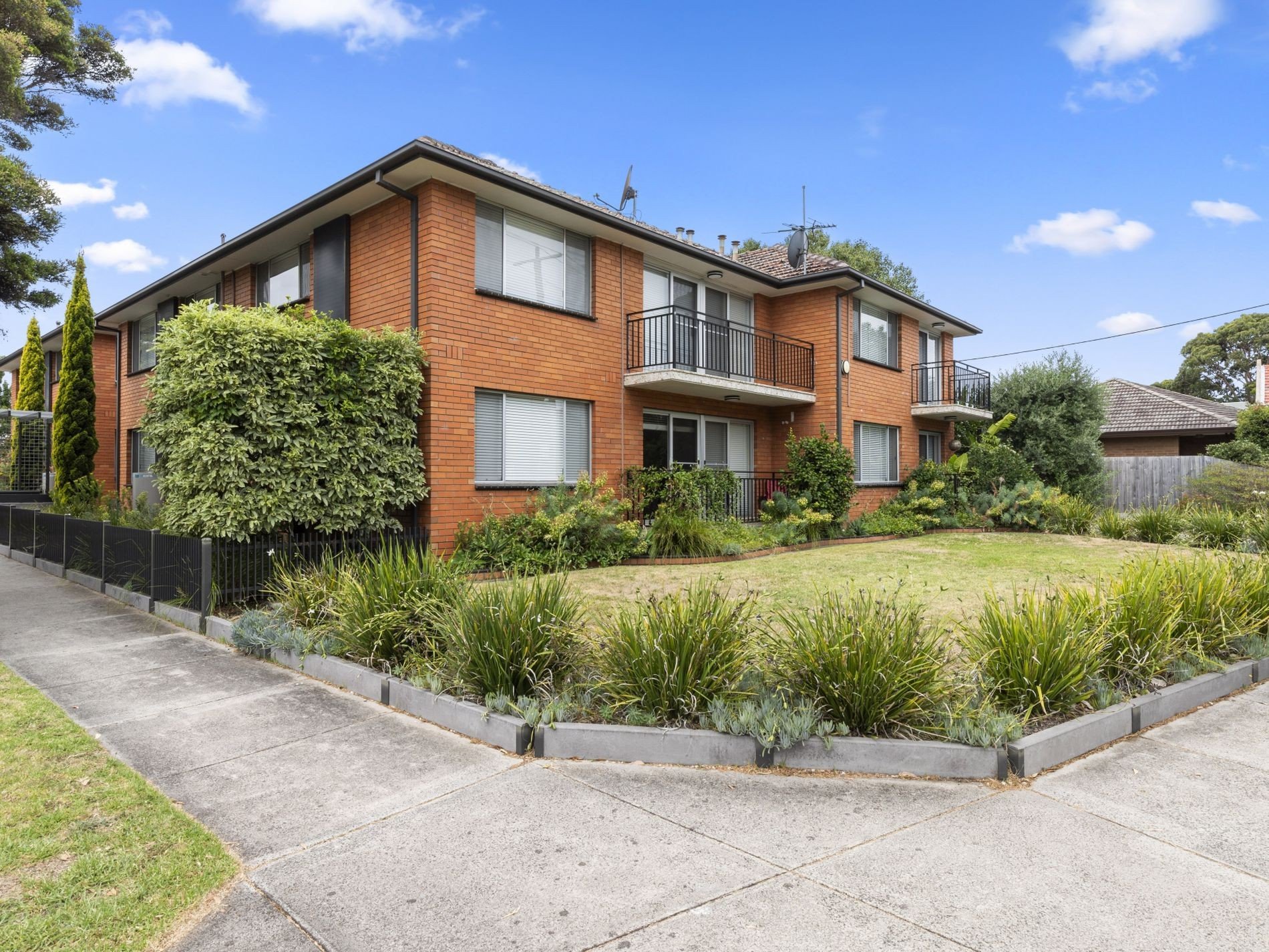 7/103 Kangaroo Road, Hughesdale image 1