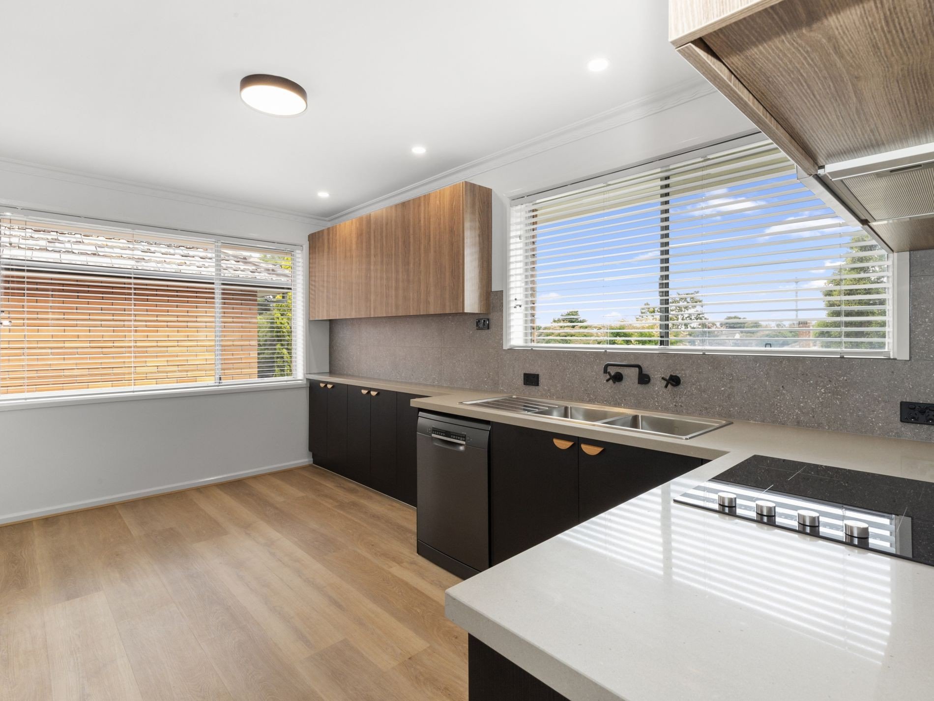 7/103 Kangaroo Road, Hughesdale image 2