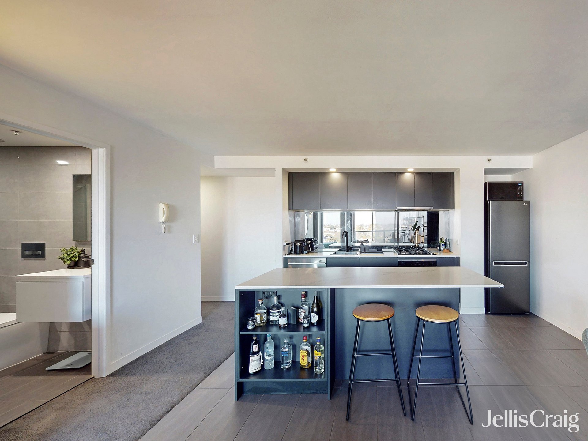 710/377 Burwood Road, Hawthorn image 2